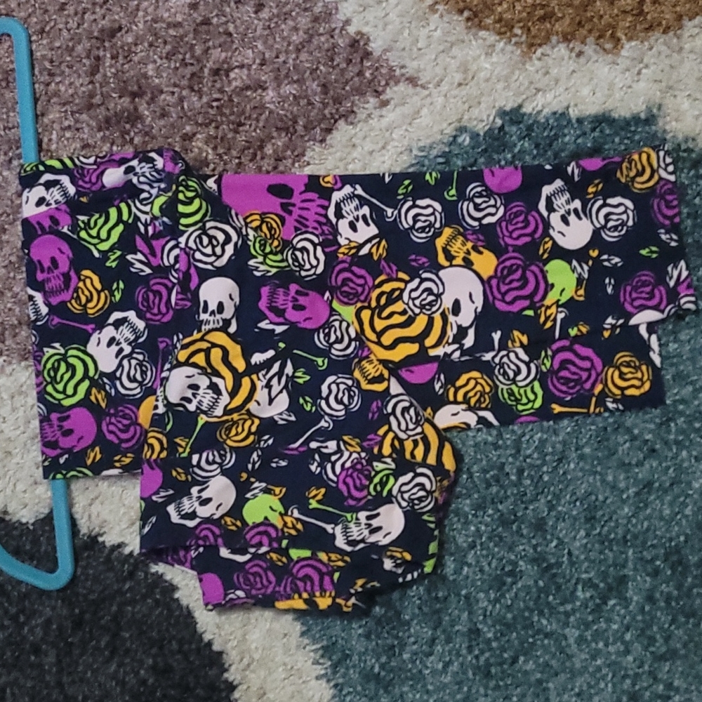 Lularoe skull 💀 ☠️ and bones print, TC